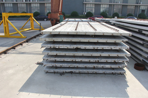 叠合楼板，为混凝土桁架叠合板，减少模板支撑，缩短工期，大幅提升工程质量。